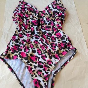 NWOT Guess 1 PCs swim suit